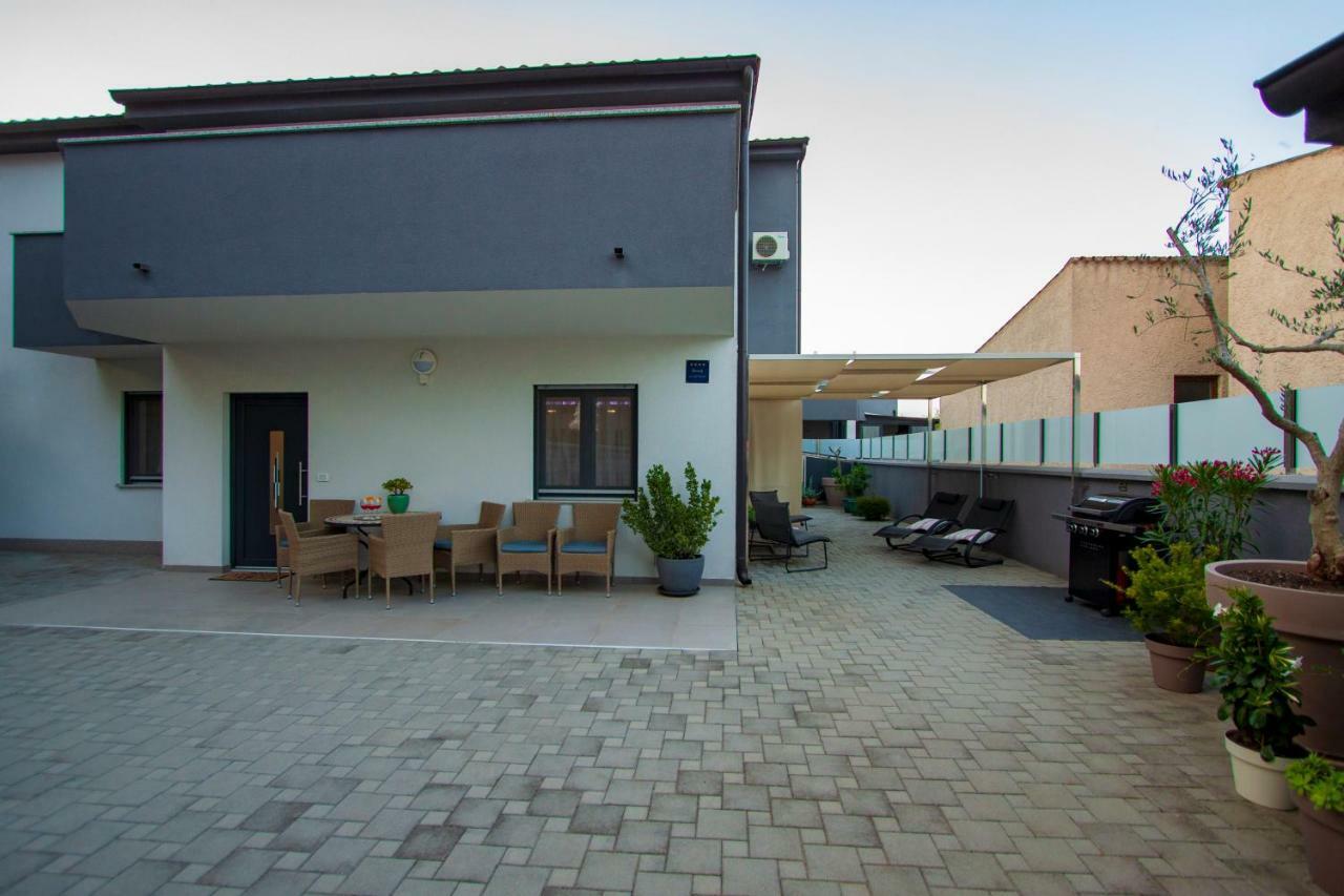 Apartman Nebo Pula Exteriör bild