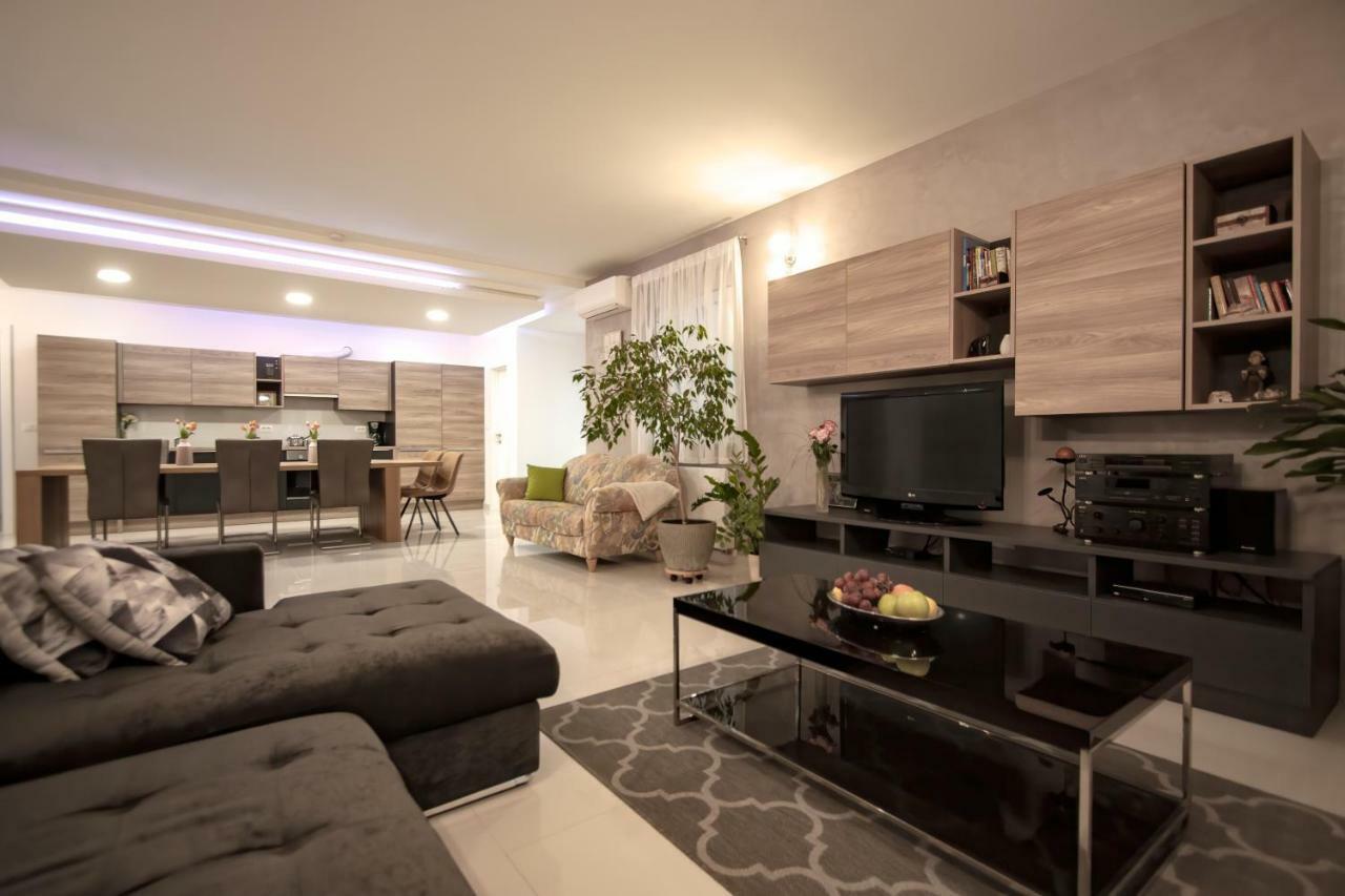 Apartman Nebo Pula Exteriör bild